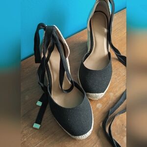 JustFab Summer Wrap Wedges Size 10